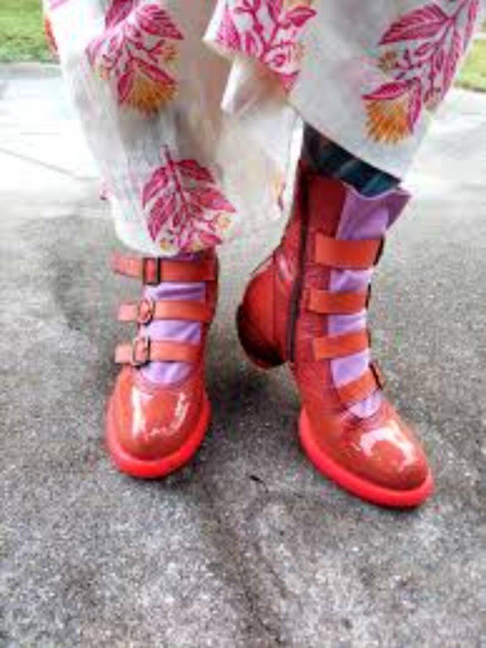 Nigel Go Groovy size 8 womens Orange Pink Never Worn